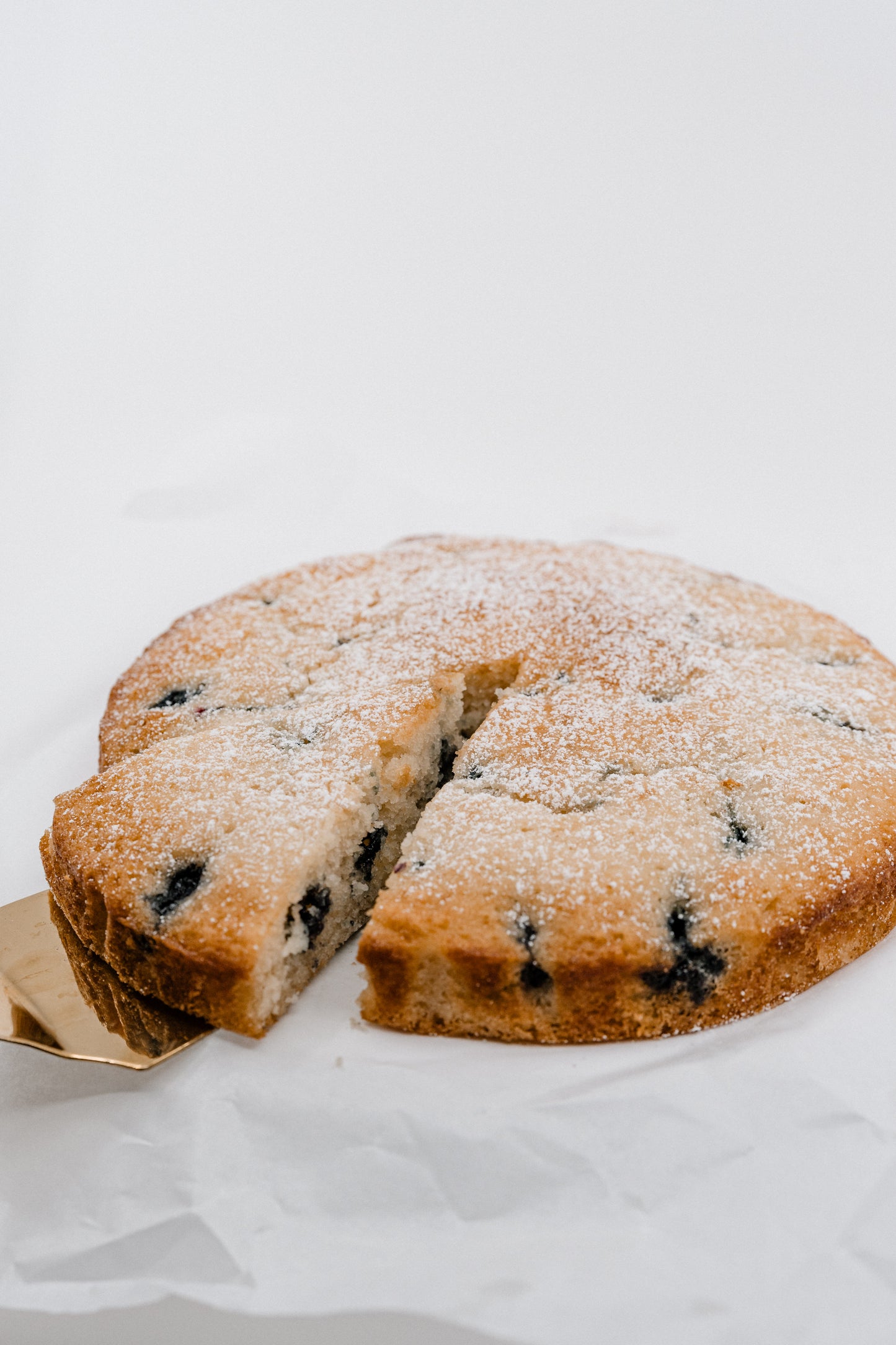 Blueberry White Chocolate Muffin Cake